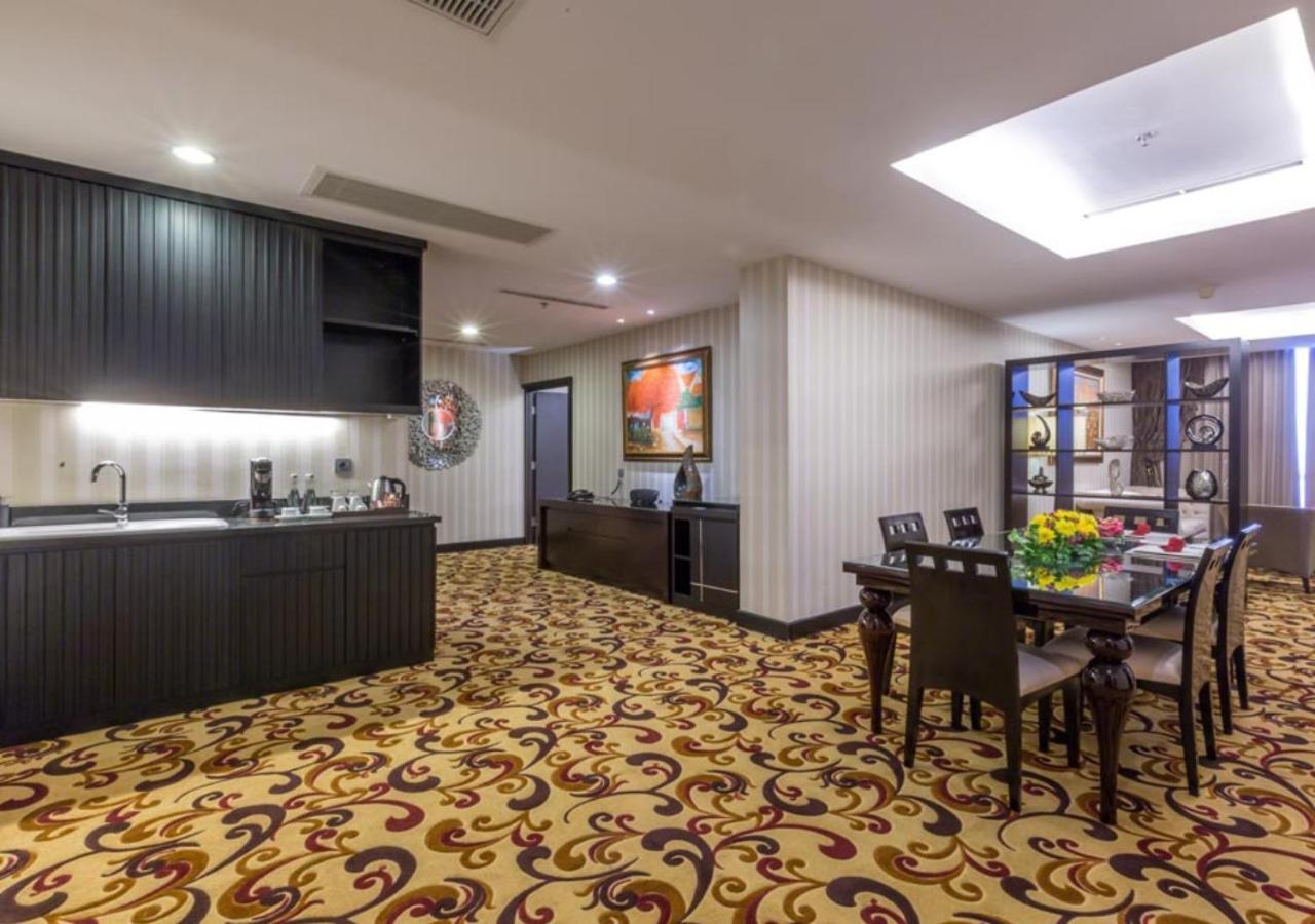 Wyndham Hotel Surabaya